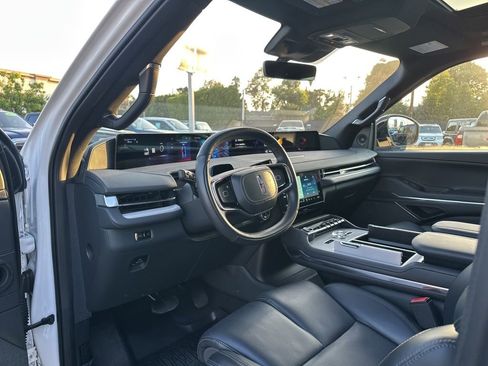 Used 2025 Lincoln Navigator L Reserve w/ Jet Appearance Package AWD/4WD image 7