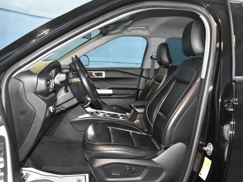 Used 2022 Ford Explorer XLT w/ Equipment Group 202A AWD/4WD image 6