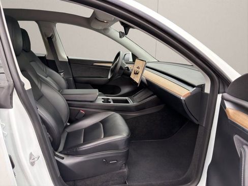 Used 2023 Tesla Model Y AWD image 13