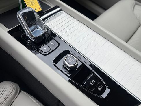 New 2026 Volvo XC60 B5 Ultra w/ Protection Package Premier AWD/4WD image 15