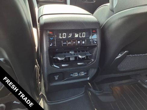 Used 2022 Jeep Grand Cherokee Overland w/ Luxury Tech Group IV image 15