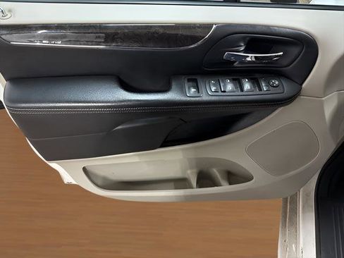 Used 2012 Chrysler Town & Country Touring-L w/ Entertainment Group #2 image 9