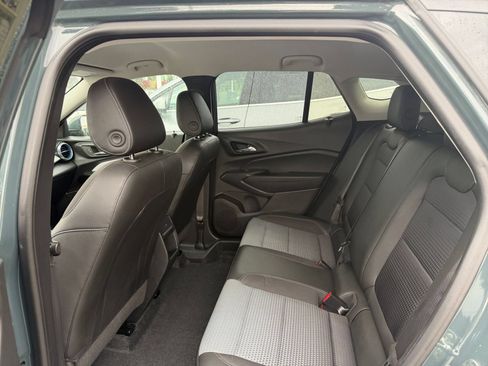 Used 2025 Chevrolet Trax LT FWD image 24