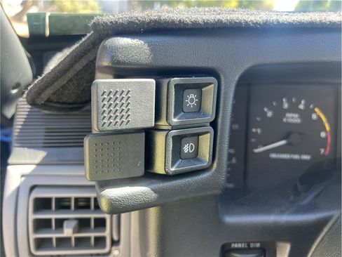 Used 1993 Ford Mustang GT RWD image 29
