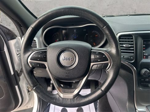 Used 2018 Jeep Grand Cherokee Laredo AWD/4WD image 27