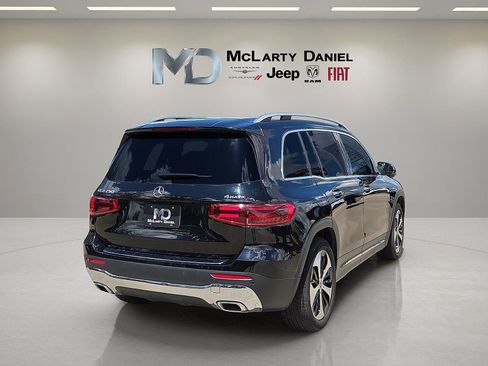 Used 2025 Mercedes-Benz GLB 250 4MATIC image 5
