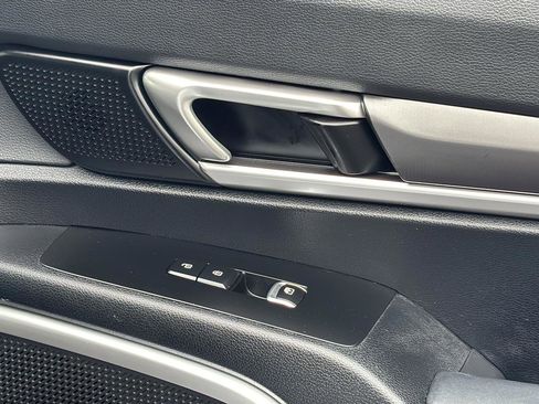 Used 2023 Kia Telluride LX image 38