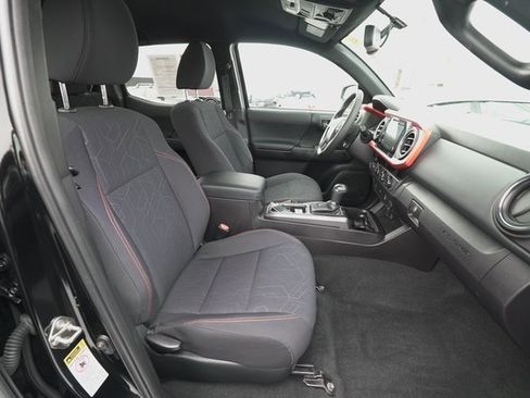 Certified 2016 Toyota Tacoma TRD Off-Road image 21