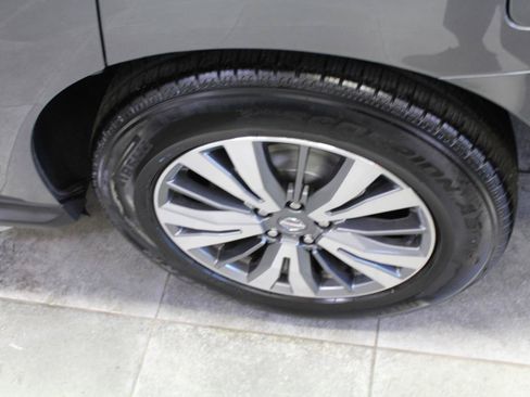 Used 2020 Nissan Pathfinder SL AWD/4WD image 34