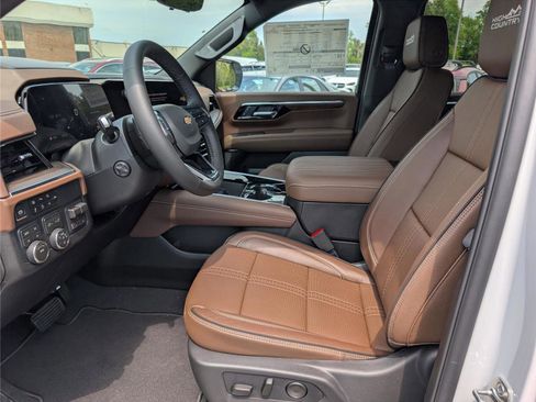 New 2026 Chevrolet Suburban High Country AWD/4WD image 16
