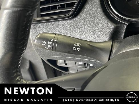 Used 2018 Nissan Rogue SV FWD image 28