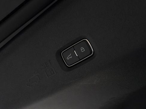 Used 2025 Ford Expedition Active RWD image 9