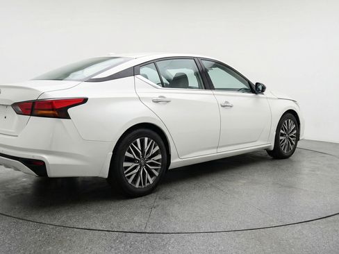 Used 2025 Nissan Altima 2.5 SV image 9