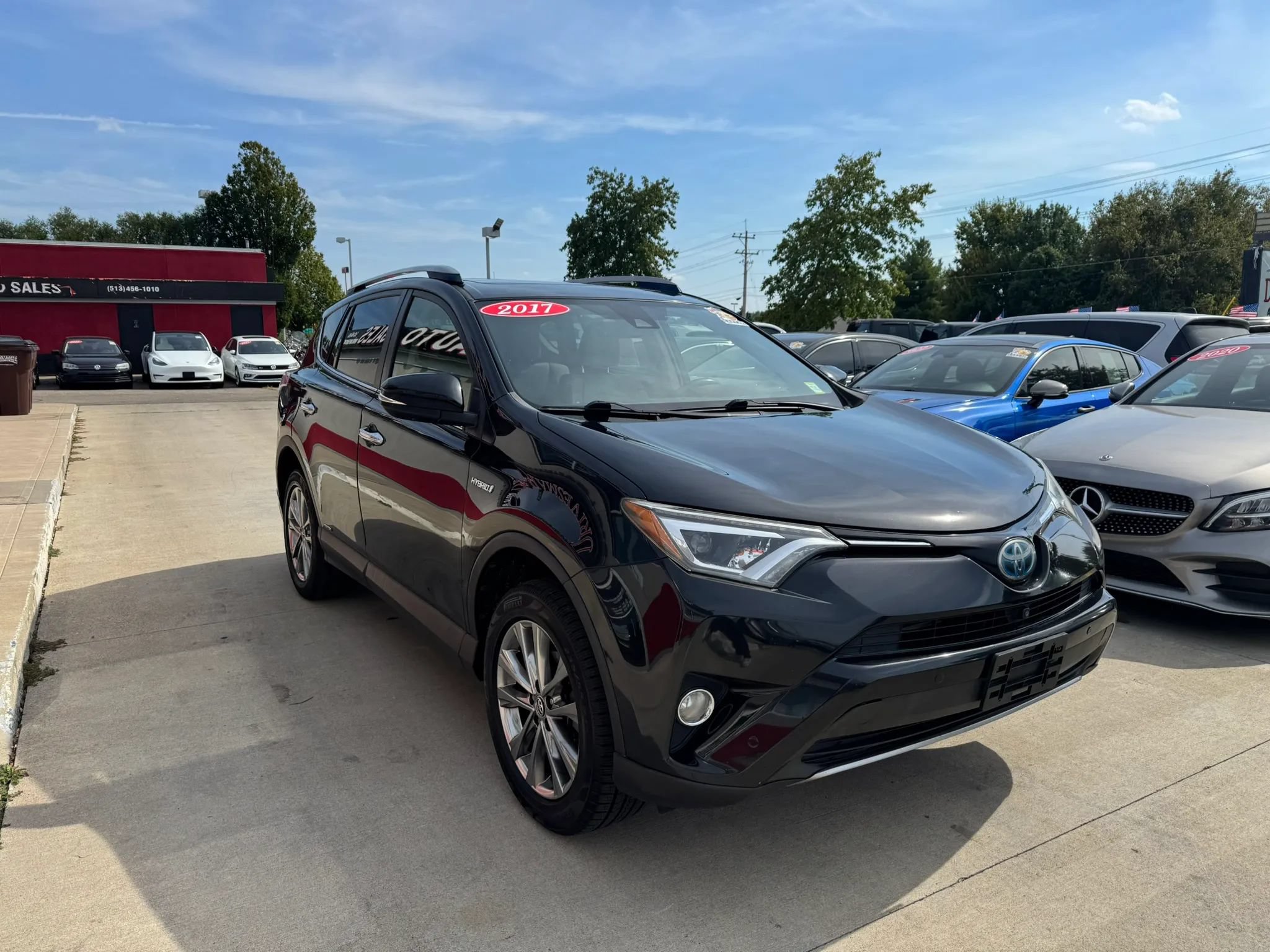 Used 2017 Toyota RAV4 Limited w/ Advanced Technology Package AWD/4WD image 3
