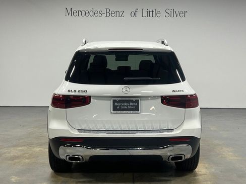 Used 2025 Mercedes-Benz GLB 250 4MATIC image 4