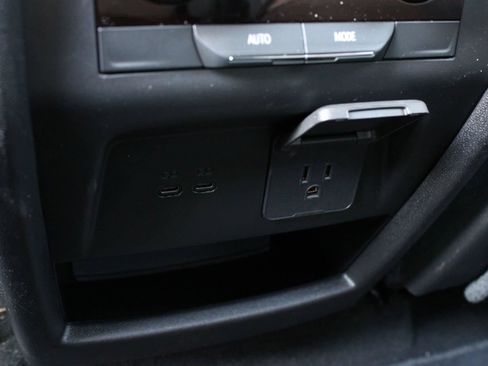 Used 2026 Chevrolet Traverse LT w/ Driver Confidence Package FWD image 21