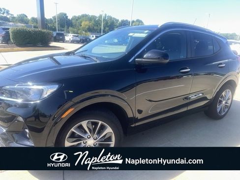 Used 2021 Buick Encore GX Select w/ Sport Touring Package image 1