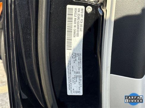 Used 2024 Chrysler Pacifica Limited image 37