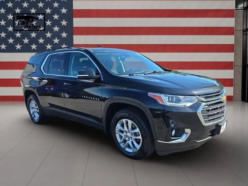 Used 2020 Chevrolet Traverse LT w/ Driver Confidence II Package AWD/4WD image 3