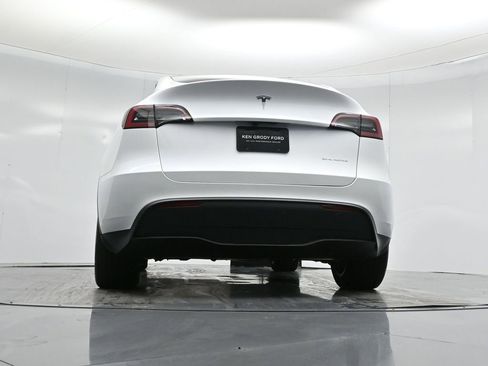 Used 2025 Tesla Model Y Long Range image 47