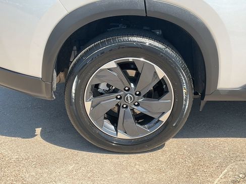Used 2025 Nissan Rogue SV FWD image 7