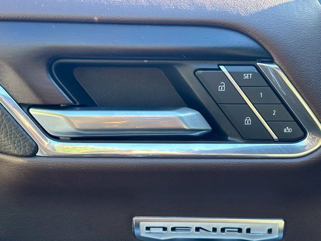 Used 2025 GMC Sierra 1500 Denali w/ Denali Reserve Package AWD/4WD image 25