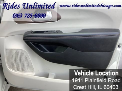 Used 2017 Chrysler Pacifica Touring Plus w/ Tire & Wheel Group image 36