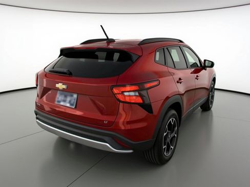 Used 2025 Chevrolet Trax LT image 9