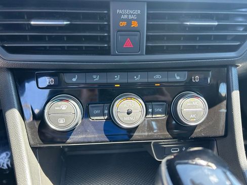 Used 2024 Volkswagen Jetta SE FWD image 34