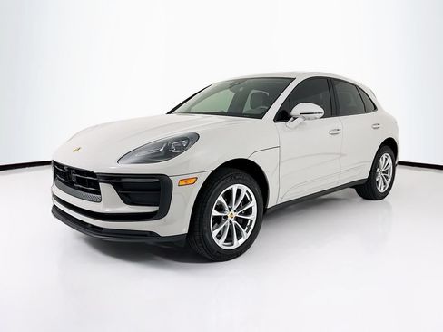 Certified 2025 Porsche Macan AWD/4WD image 1