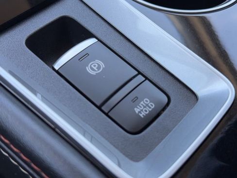Used 2024 Nissan Altima 2.0 SR FWD image 7