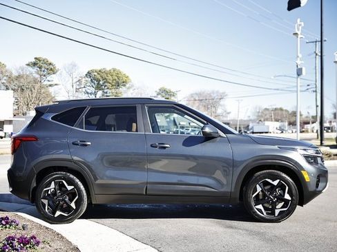 Used 2024 Kia Seltos EX image 9