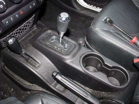 Used 2015 Jeep Wrangler Unlimited Sahara image 21