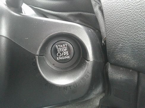 Used 2016 Jeep Renegade Limited w/ Safety & Security Group image 24