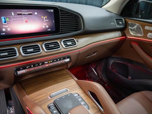 Certified 2026 Mercedes-Benz GLS 450 4MATIC image 33