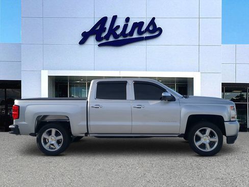 Used 2018 Chevrolet Silverado 1500 Custom w/ Custom Value Package image 1