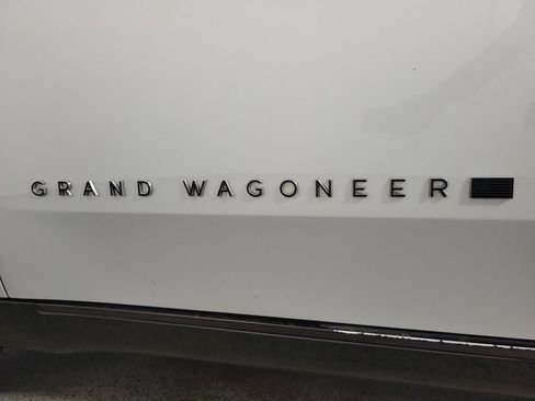 Used 2025 Jeep Grand Wagoneer Series III w/ Rear Seat Video Group 1 AWD/4WD image 8