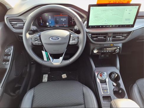 New 2025 Ford Escape SE image 4