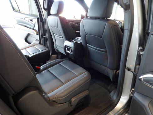Used 2025 Chevrolet Traverse LT image 23