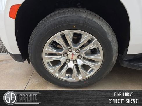 Used 2024 GMC Yukon XL Denali AWD/4WD image 28