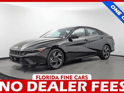 Used 2025 Hyundai Elantra SEL FWD image 1