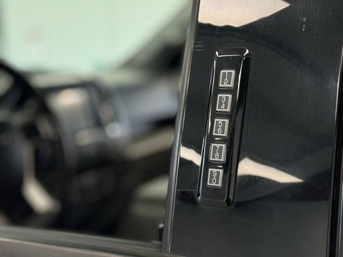 Used 2018 Ford F150 Lariat image 13