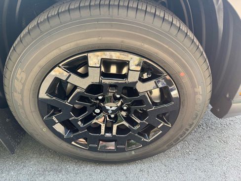 New 2025 Mitsubishi Outlander SE image 9