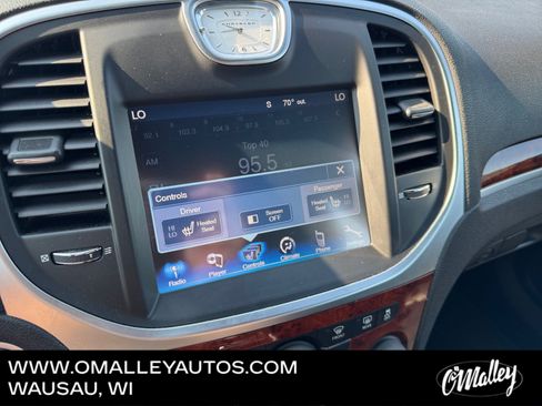 Used 2013 Chrysler 300 AWD w/ Driver Convenience Group image 10