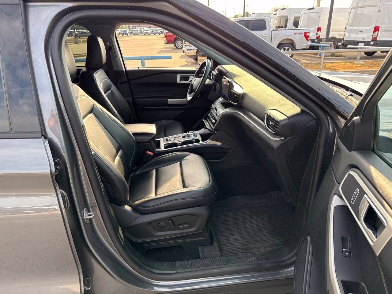 Used 2023 Ford Explorer XLT w/ Equipment Group 202A AWD/4WD image 15