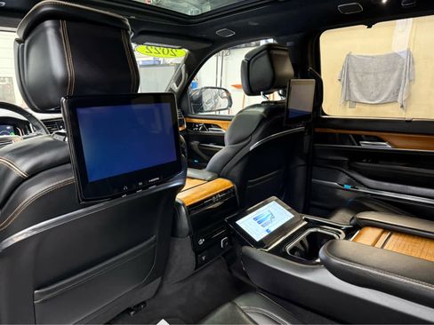 Used 2022 Jeep Grand Wagoneer Series III w/ Rear Seat Video Group 1 image 29