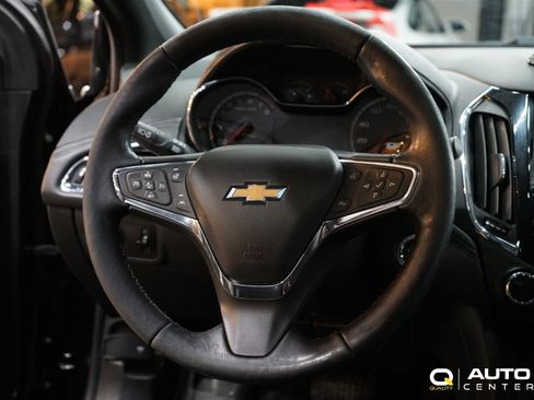 Used 2017 Chevrolet Cruze Premier image 13