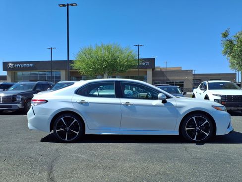 Used 2020 Toyota Camry XSE FWD image 7