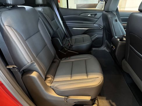 New 2026 Chevrolet Traverse LT image 15