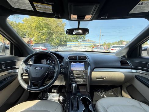 Used 2018 Ford Explorer XLT w/ Equipment Group 202A image 14